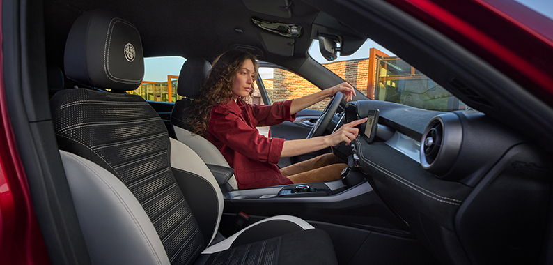 Alfa Romeo Tonale Hybride Rechargeable - Service Clients - Alfa Romeo Customer